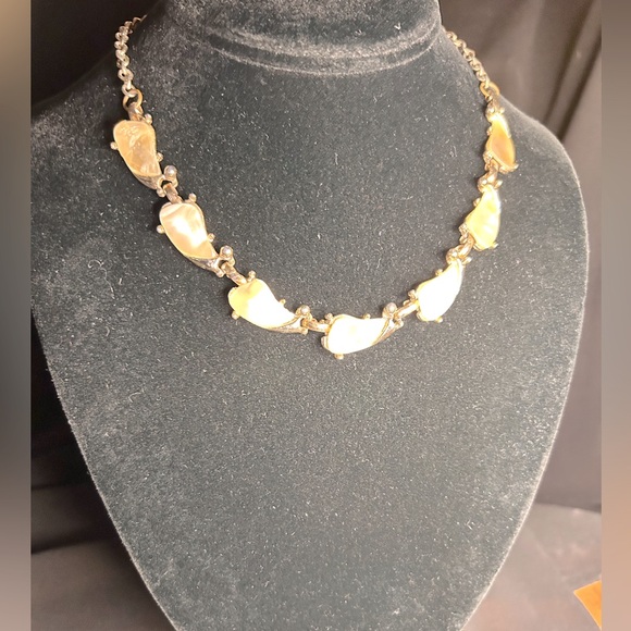 VTG Mother of pearl and silver tone Metal necklace. Unsigned - Picture 1 of 5